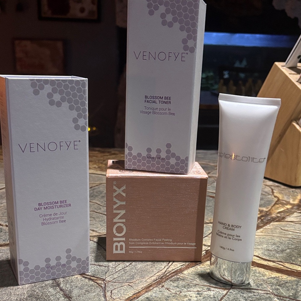 Blossom Bee Facial Toner and Day Moisturizer Set